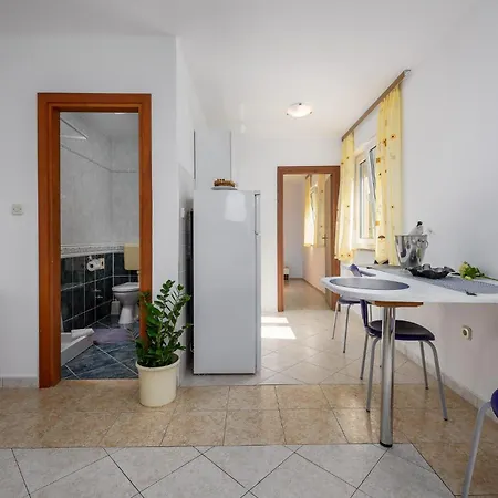 Apartment Cozy In With Wifi Porec