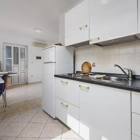 Nice Apartment In Porec With Wifi *