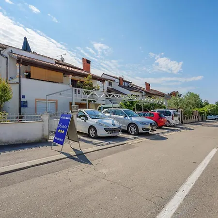 Apartman Nice Apartment In Porec With Wifi *