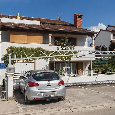 Apartment Cozy In With Wifi Porec