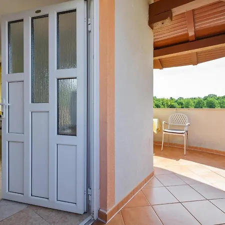 Nice Apartment In Porec With Wifi Apartman