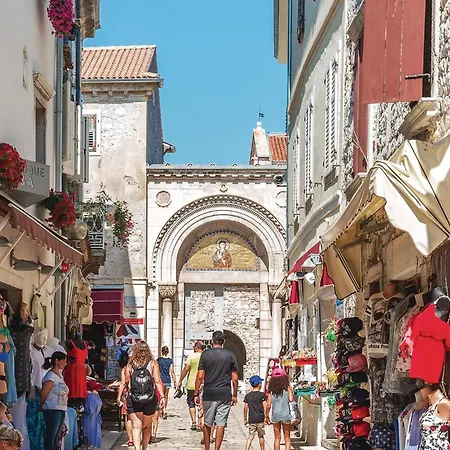 Nice Apartment In Porec With Wifi *
