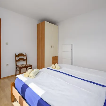 Apartman Nice Apartment In Porec With Wifi *